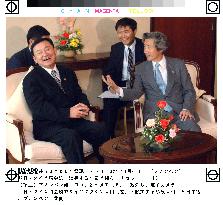 Koizumi hold talks with Thaksin