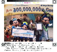 Tokyo Disneyland, DisneySea welcome 300 millionth visitor