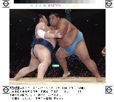 Musashimaru marks 3rd straight win at Kyushu sumo