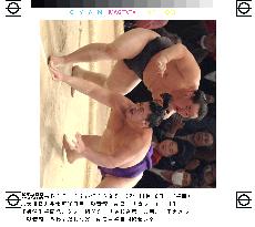 Asashoryu continues to crush competition at Kyushu sumo