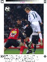 (5)Real Madrid down Olimpia 2-0 to win Toyota Cup