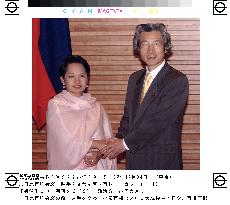 Arroyo meets with Koizumi