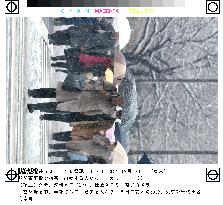 (1)Tokyo, vicinity see 1st snow of season Mon.