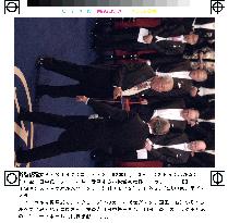 (1) Koshiba, Tanaka receive Nobel prizes at awards ceremony