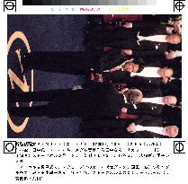 (2) Koshiba, Tanaka receive Nobel prizes at awards ceremony
