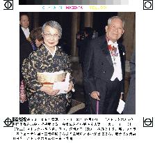 (1)Koshiba, Tanaka attend banquet hosted by Sweden's king