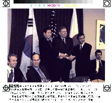 Japan, U.S., S. Korea talk over N. Korea