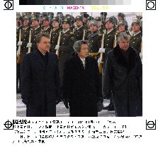 Koizumi arrives in Moscow for official visit