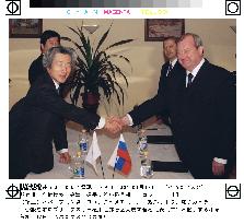 Koizumi meets Putin representative in Khabarovsk