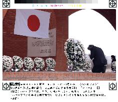 Koizumi visits peace memorial in Khabarovsk
