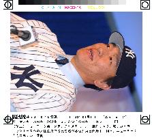 (4)Yankees present Matsui in jam-packed news conference