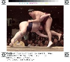 Dejima beats Kyokutenho at New Year sumo