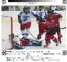 Japan hammers S. Korea in women's ice hockey