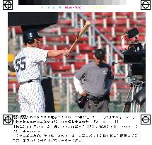 (1)Matsui shows up for commercial film