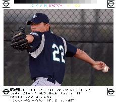 Sasaki practices pitching