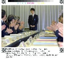 (2)Hasuike begins working at Kashiwazaki city gov't