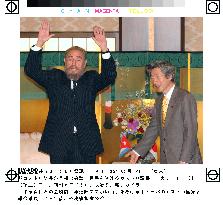 (1)Castro meets with Koizumi