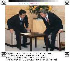 Opposition frustrated with Koizumi vagueness over Iraq