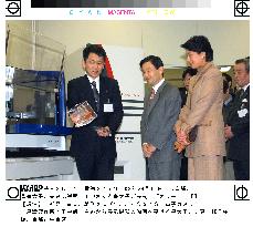 Nobel laureate Tanaka shows royal couple equipment at work