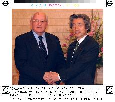Koizumi meets with Gorbachev
