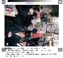 (1)Antiwar protests continue in Japan, police intervene