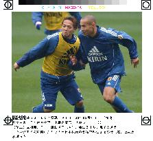 (2)Japan braces for friendly match against Uruguay