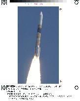 (3)Japan launches 2 spy satellites