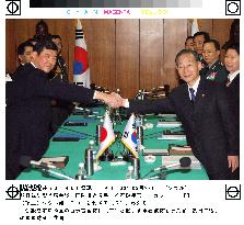 Japanese, South Korean defense chiefs meet in Seoul