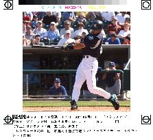 Mariners' Ichiro goes 3-for-4 against Rangers