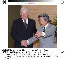 Koizumi, Yeltsin discuss diplomacy, energy projects