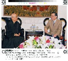 Vietnam premier meets dissident Buddhist leader