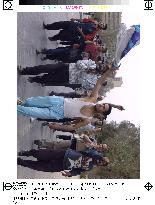 (3)Saddam's grip on Baghdad collapses