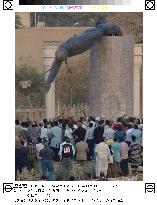 (20)Saddam's grip on Baghdad collapses