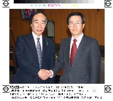 Sakaguchi discusses SARS with Chinese Ambassador Wu