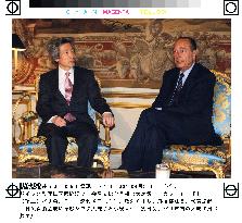 Koizumi meets Chirac in Paris