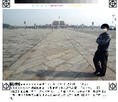 Beijing's Tiananmen Square deserted due to SARS fears