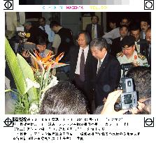 Mainichi president pays respects to victims at Amman airport