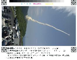 (3)Japan launches asteroid sampling probe