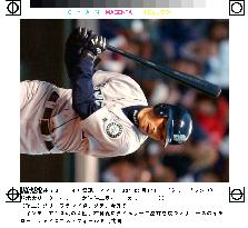 Mariners' Ichiro goes 4-for-5 against Indians