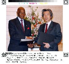 Senegalese president meets with Koizumi