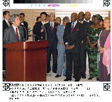 Koizumi talks with African diplomats