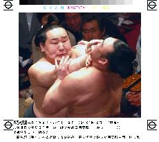 Asashoryu rock solid at 6-0 at summer sumo