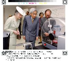 Emperor, empress visit DNA research institute