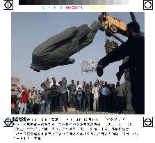 (1)Iraqis pull down statue of Saddam's predecessor Bakr