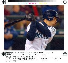 Ichiro extends hitting streak to 11 games