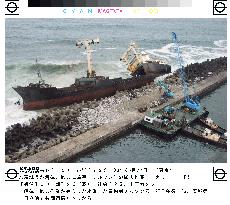 Ibaraki Pref. begins dismantling stranded N. Korean freighter