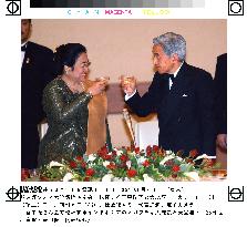 (2)Emperor, empress welcome Megawati at banquest