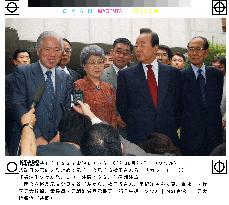 (3)Kin of Japanese abductees meet ex-N. Korean official