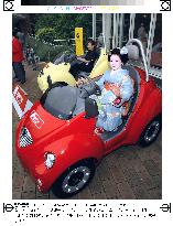 Single-seated electric car 'Qi' to be rented in Kyoto