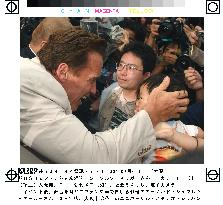 Schwarzenegger meets fans at Universal Studio Japan